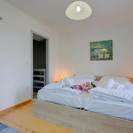 Apartment Casa Patrizia Gambarogno With & Mountain Views - Happy Caviano