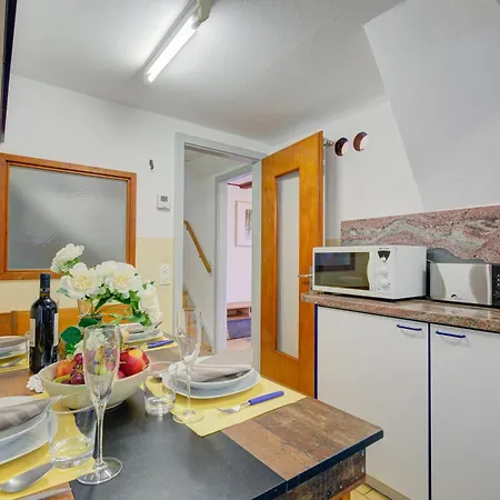 Casa Patrizia Gambarogno With & Mountain Views - Happy Caviano