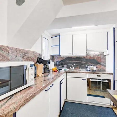 Apartment Casa Patrizia Gambarogno With & Mountain Views - Happy Caviano