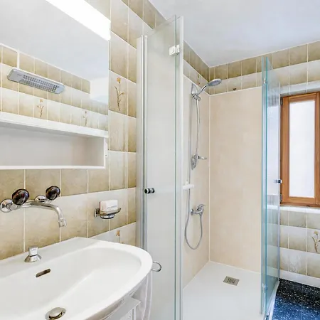 Apartment Casa Patrizia Gambarogno With & Mountain Views - Happy