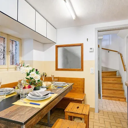 Apartment Casa Patrizia Gambarogno With & Mountain Views - Happy Caviano
